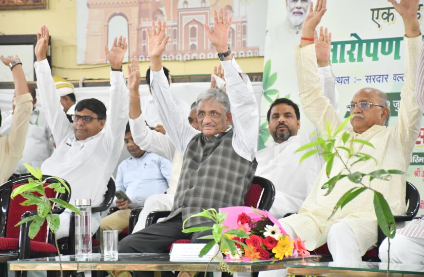 “One Tree for Mother” Campaign Enters Second Phase from Agriculture University; UP Deputy CM Leads Plantation Drive