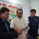 Union Agriculture Minister Shivraj Singh Chouhan Encourages Farmers to Adopt Modern and Climate-Smart Farming During Visit to Gondia KVK
