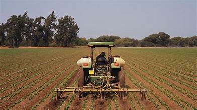 Fertiliser Shortages Spark Farmer Panic as Iran Conflict Disrupts Global Supplies